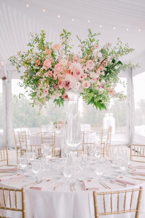 White Wedding Table Setting, Pink Wedding Details, Pink Wedding Receptions, Bouquet Champetre, Pink And White Weddings, Tall Wedding Centerpieces, Flowers And Greenery, Elegant Wedding Reception, Wedding Floral Centerpieces