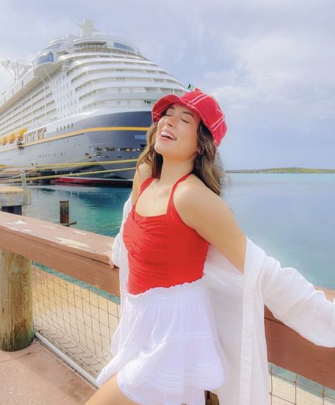 Disney Cruise Instagram Pictures, Disney Cruise Photo Ideas, Cruise Day Outfits, Disney Cruise Aesthetic, Cruise Photoshoot, Cruise Photography Ideas, Disney Cruise Outfits, Disney Cruise Pictures, Disney Cruise Pirate Night