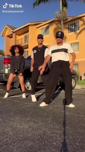 Hip Hop Choreography, Hip Hop Moves, Danse Hip Hop, Hip Hop Dance Moves, Hip Hop Dancing, Dance Tik Tok, Belly Dance Lessons, Dance Hip Hop, Afro Dance