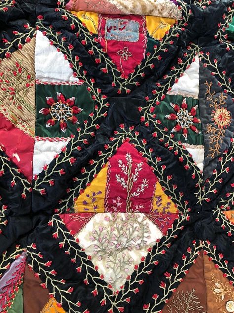 Victorian Quilts, Crazy Quilts Patterns, Quilt Stitches, Crazy Quilt Stitches, Quilt Embroidery, Crazy Quilt Blocks, Lazy Daisy Stitch, Quilt Care, Patchwork Cushion