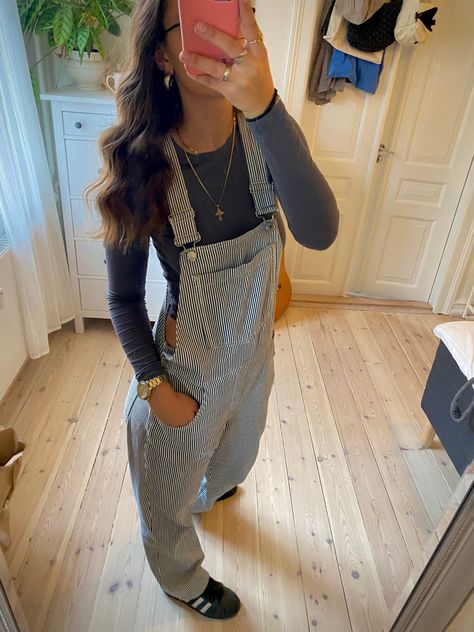 Altrd State Fits, Overalls With Sweater Outfit, Outfit With Layers, Overall Sweater Outfit, Utah Fits Aesthetic, Cold Coastal Outfit, Outfit Inspo Unique, Utah Outfit Ideas, Sleeveless Jumper Outfit