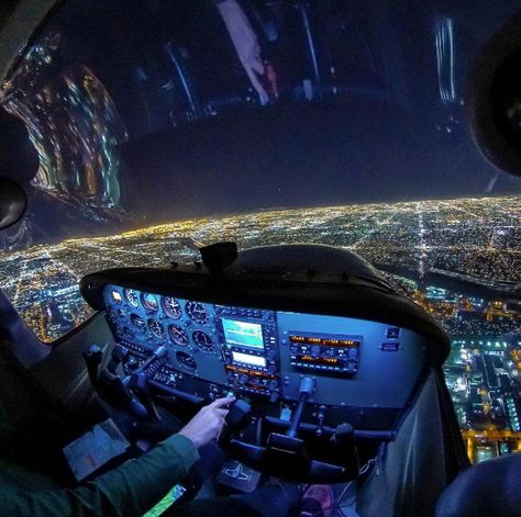 California's view from 2000ft high. Shot by Jeff Arnold Microsoft Surface Studio, Pilot Life, Flight Simulator Cockpit, Cessna Aircraft, Private Pilot License, Aviation Education, Cessna 172, Student Pilot, Small Aircraft