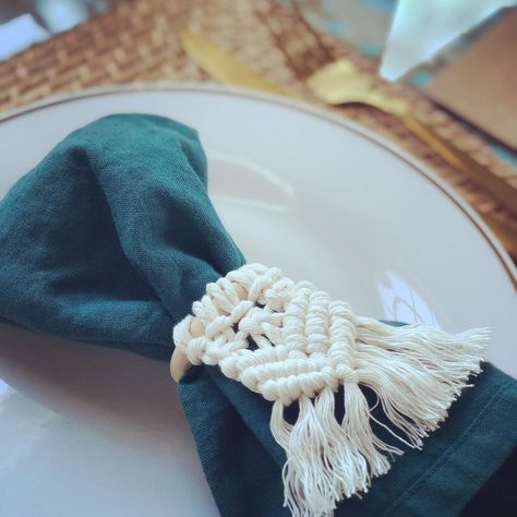 Wedding Cutlery, Napkin Rings Wedding, Handmade Napkins, Macrame Wedding, Mini Macrame, Eco Friendly Wedding, Flower Centerpieces Wedding, Wedding Tattoos, Macrame Ideas