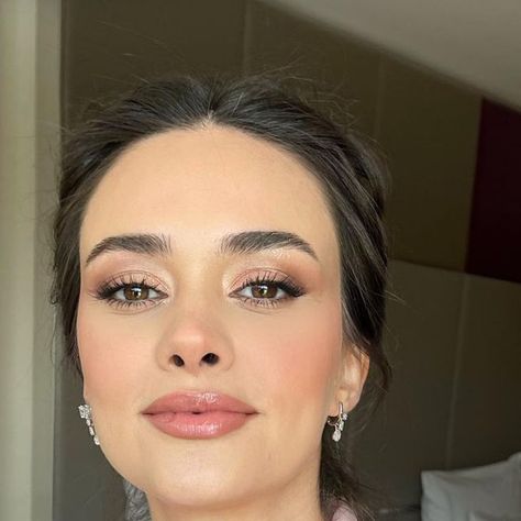 SERHAT ŞEN on Instagram: "Hande 💘 #BabyShower Makeup 🤟🏻" Bridal Makeup For Green Eyes Fair Skin, Make Up Inspo For Wedding, Bridesmaid Makeup Maroon Dress, Soft Bridal Makeup Brunette, Bridal Makeup Asian Eyes, Outside Wedding Makeup, Simple Light Wedding Makeup, Berry Wedding Makeup, Nye Wedding Makeup