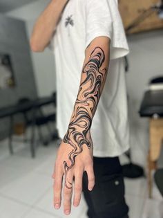 Simple Armband Tattoo, Naga Tattoo, Wrist Tattoo Design, Small Dope Tattoos, Man Tattoos, Tattoo Special, Types Of Tattoos, Wrist Tattoo Cover Up, Feminine Tattoo Sleeves