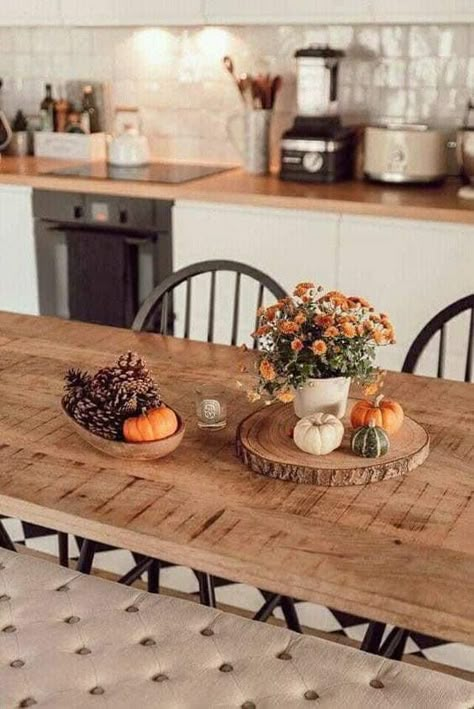 Autumn Kitchen Decor, Outside Fall Decor, Halloween Front Porch Decor, Fall Kitchen Decor, Fall Decor Inspiration, Fall Deco, Fall Thanksgiving Decor, Autumn Decorating, Fall Kitchen