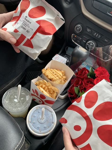 Chic Fil A Aesthetic, Fast Food Date, Chick Fil A Aesthetic, Lunch Date, Chick Fil A, Year 3, Work Week, Food Obsession, Date Ideas