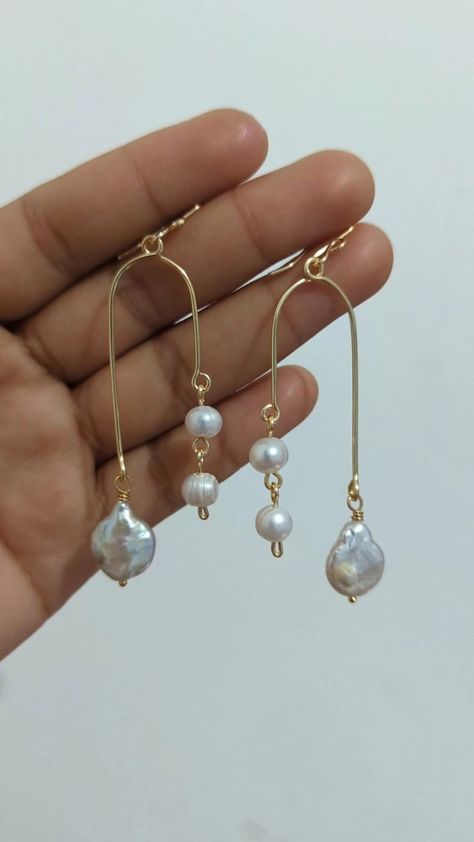 Crafts With Beads Diy, Jewelry Making Ideas For Beginners, Earring Ideas Diy, Unique Diy Earrings Ideas, Simple Wire Earrings, Diy Wedding Jewelry, Diy Pearl Earrings, Wire Charms, Handmade Jewelry Ideas