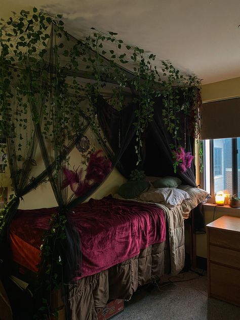 Eclectic Decor Bedroom, Dreamy Room, Room Deco, Apartment Decor Inspiration, Canopy Bed, Room Stuff, Decor Ideas Bedroom, Dream Room Inspiration, Room Makeover Bedroom