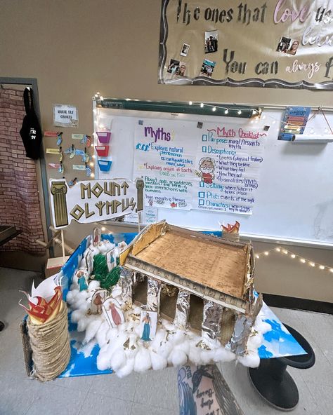 ANCIENT GREECE UNIT⚡️🏛️🏺🇬🇷 My favorite topic in history - literally EVER & I get to teach it??? We had so much fun with our Ancient Greece Unit! Here are just some things we did: 1. Read about Ancient Greece and Greek Mythology 2. Made our own models of a God or Goddess 3. Created myths about our own made up god or goddess 4. A research project on a God/Goddess of their choosing 5. Came in super excited everyday ready to learn about Ancient Greece🫶🏻 Ancient Greece School Project, Greek Mythology Activities For Kids, Greek Mythology Projects, Ancient Greece Art Projects, Ancient Greece Display, Percy Jackson Greek Gods, Greek Mythology Lessons, Ancient Greece Projects, Ancient Greece Activities