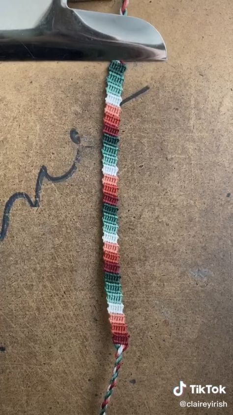 Holiday Colors Good Colors For Bracelets, Yarn Bracelets Color Ideas, Bracelet Color Schemes, Braclets Ideas Thread, Good Bracelet Colors, Winter Bracelet Colors, Country Bracelet Colors, Threads Bracelets, Bracelets To Make With String