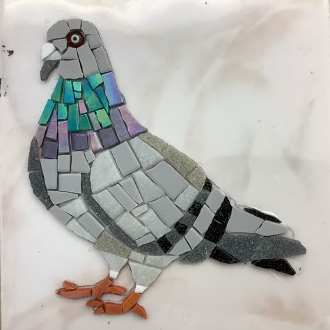 Stone Mosaic Art, Rock Pigeon, Bird Mosaic, Easy Mosaic, Mosaics Ideas, Mosaic Birdbath, Mosaic Art Diy, Mosaic Animals, Mosaic Birds