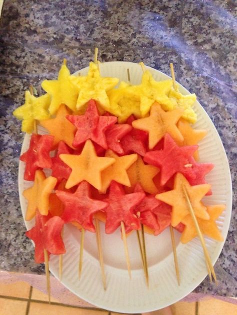 Space Party Food, Wedding Snacks, Idee Babyshower, Astronaut Birthday, Fruit Skewers, Twinkle Twinkle Baby Shower, Moon Baby Shower, Moon Party, Space Birthday Party