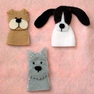 Puppy Finger Puppets {Felt With Love Designs} Dog Finger Puppet, Finger Puppet Patterns, Pochette Portable, Felt Puppets, Puppets Diy, Baby Mobil, Felt Bookmark, Felt Finger Puppets, Puppet Patterns