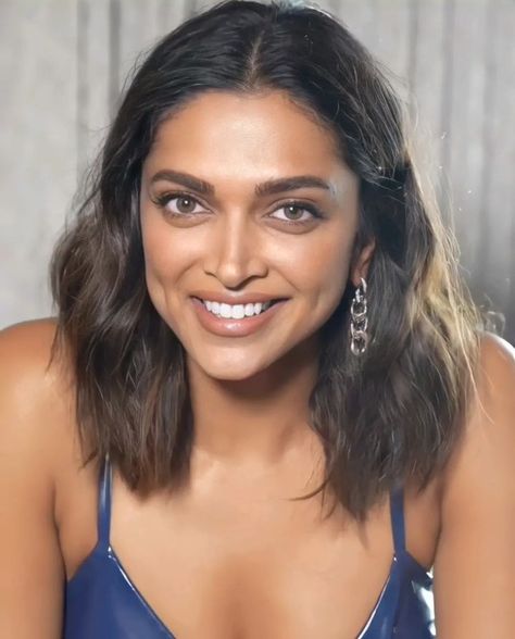 Deepika Padukone Short Hair, Deepika Padukone Haircut, Deepika Padukone Video, Dipeeka Padukone, Deepika Hairstyles, Somya Daundkar, Deepika Padukone Hair, Artis India, Close Up Face