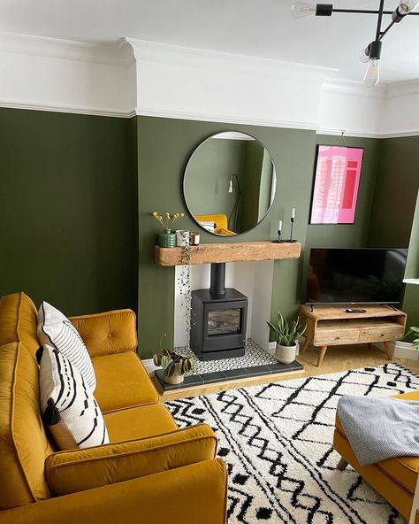 Incorporate Moss Green: The Decor Trend of 2023 Lick Paint Colours, 70s Bedroom, Green Walls Living Room, Log Burner Living Room, Dark Green Living Room, Green Living Room Decor, Victorian Living Room, Living Room Renovation, Cosy Living