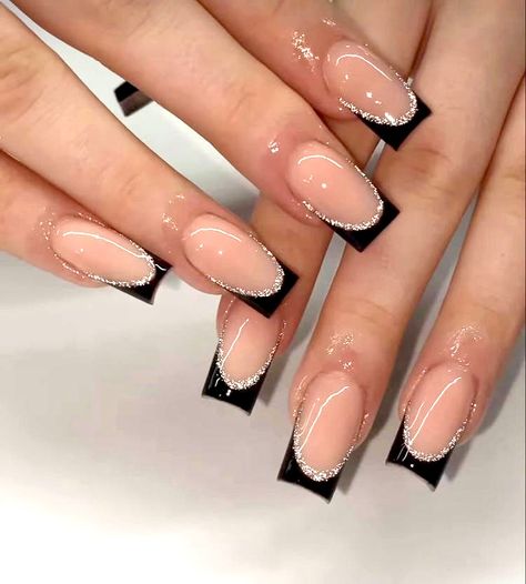 Goth Spring, Nails Goth, Concert Nails, Nails Korean, Hairstyles Bangs, Simple Acrylic Nails, Formal Nails, Girly Acrylic Nails, Almond Shape