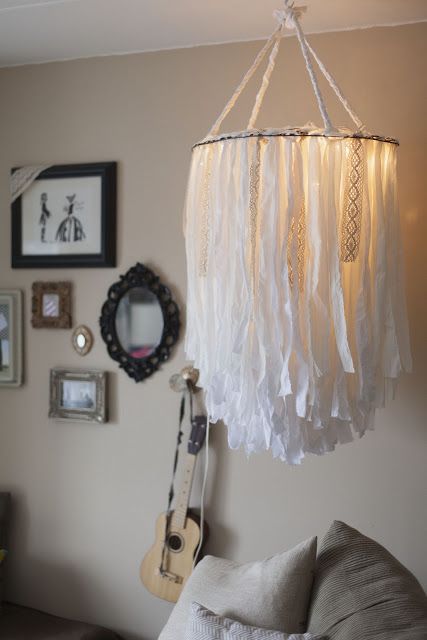 DIY Cloth chandelier - would be so sweet over a nursery glider! Fabric Chandelier, Diy Pendant Light, Diy Lampe, Diy Chandelier, Diy Lamp Shade, Deco Luminaire, Boho Diy, Décor Diy, Diy Lamp