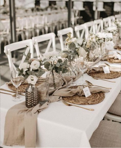 Rustic Wedding Table Setting, Neutral Wedding Decor, Round Wedding Tables, Table Arrangements Wedding, Earthy Wedding, Luxury Wedding Decor, Beige Wedding, Rustic Wedding Table, Guest Table