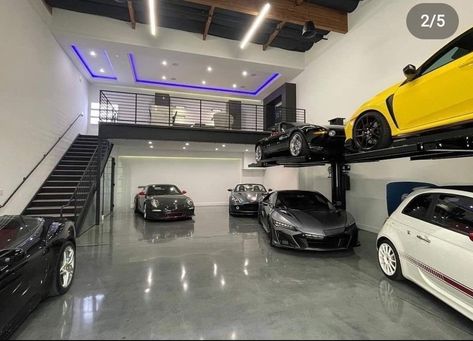 Garage Inside House, 20 Car Garage, Big Car Garage Ideas, Houses With Big Garages, Car Garage In House, Huge Garage Ideas, 7 Car Garage, Fancy Garage Interior, Aesthetic Car Garage