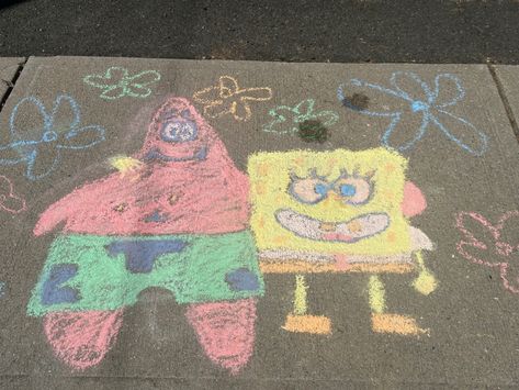 cartoon charectors spongebob and patrick in chalk!! fun summer idea to do for nostalgia or as a craft with kids Fun Chalk Art, Halloween Canvas Art, Spongebob And Patrick, Chalk Design, Sidewalk Chalk Art, Chalk Drawings, Sidewalk Chalk, Chalk Art, Fun Summer