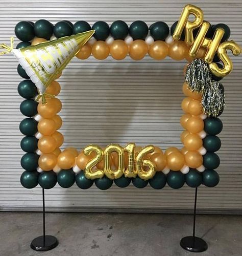 Cool Graduation Selfie station! - See more graduation Party ideas on B. Lovely Events Class Reunion Ideas, Reunion Decorations, Graduation Open House, Trunk Party, Graduation Party High, 5th Grade Graduation, Deco Ballon, Open House Ideas, Senior Graduation Party