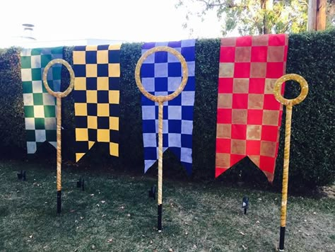 Quidditch Birthday Party, Quidditch Decorations, Quidditch Decor, Harry Potter Christmas Scene, Harry Potter Giant, Quidditch Field, Quidditch Harry Potter, Harry Potter Teams, Hogwarts Halloween