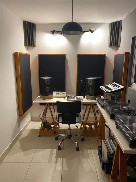 Musical Studio Design, Mini Home Studio Music, Acoustic Room Design, White Recording Studio, Home Music Studio Decor, Studio Music Room Design, Bedroom Studio Music, Bedroom Music Studio Ideas, Music Room Ideas Home Studio