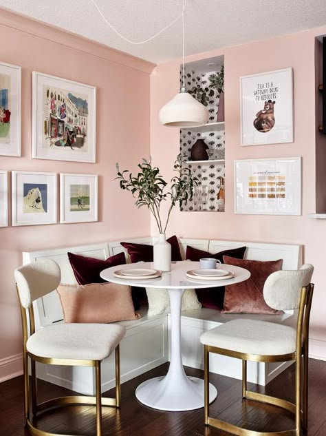 Pink Dining Room, Cottage Ranch, Pink Dining Rooms, Colorful Apartment, Stylish Dining Room, Townhouse Designs, Stylish Apartment, Dining Room Storage, Kitchen Nook