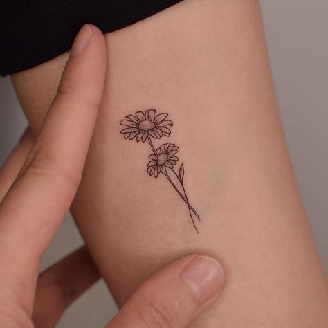 140 Beautiful Daisy Tattoo Designs with Meanings (2022) - TattoosBoyGirl Daisy Tattoo Aesthetic, Two Daisies Tattoo, Two Daisy Tattoo, Mini Daisy Tattoo, Minis Tatoos, Two Flowers Tattoo, Tattoo Daisy Flower, Daisy Flower Tattoo Designs, Mini Tats Aesthetic