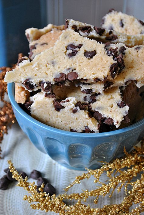 Bulldog Brittle, Cookie Brittle Recipe, Cookie Brittle, Chocolate Chip Cookie Recipe, Chip Cookie Recipe, Yummy Sweets, Chocolate Chip Cookie, Eat Dessert, Cookie Desserts