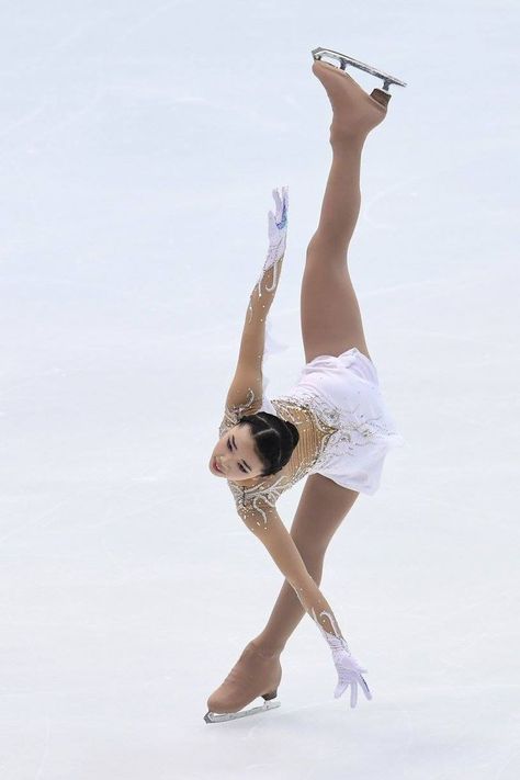 Karen Chen of the USA performing her short program at NHK Trophy 2016 Princess Syndrome, Karen Chen, Skating Board, N Aesthetic, Skating Costumes, Fever Dream, Figure Skaters, Skating Dresses, Art Refs