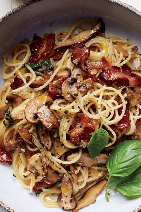 Best Pasta Recipe, Bacon Pasta Recipes, Mushroom Recipes Pasta, Kitchen Scraps, Bacon Stuffed Mushrooms, Hormonal Health, Vinaigrette Recipe, Detox Juice Recipes, Bacon Pasta