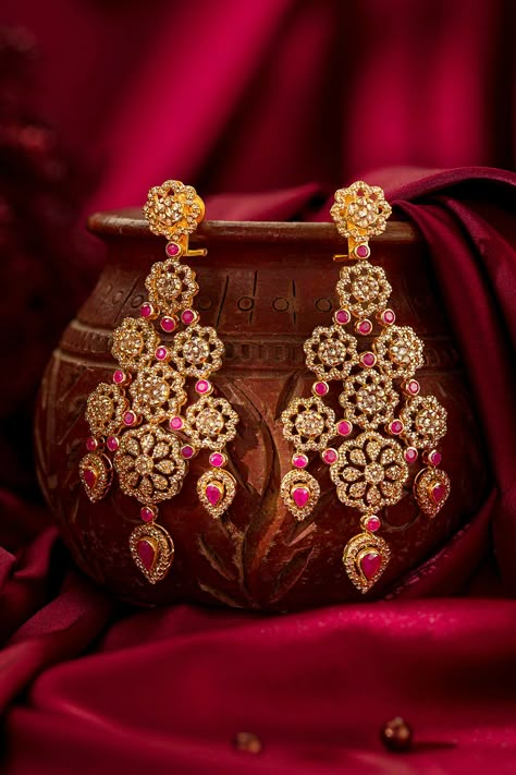 Traditional Jwellery Photoshoot, Indian Earring Photography, Gold Jewellery Shoot Ideas, Jewellery Photography Ideas Indian, Bridal Jewelry Photography, Indian Earrings Photography Ideas, Indian Jewelry Photography Ideas, Gold Drop Earrings Indian, Traditional Jewelry Photography