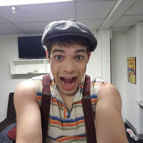 Omggggggg!!!  <--- Jeremy Jordan Newsies Broadway, Jack Kelly, Jeremy Jordan, Theatre Nerds, Bonnie N Clyde, Theater Kid, Theatre Life, Broadway Theatre, Seize The Day