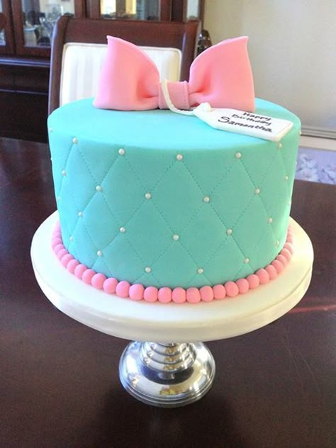 Simple Fondant Cake, Kue Fondant, Easy Fondant, Gift Box Cakes, Fondant Cakes Birthday, Fondant Cake Designs, Mini Torte, Cake Decorating With Fondant, Marshmallow Fondant