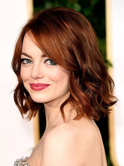 Red Hair Medium Length, Short Dark Red Hair, Short Red Hairstyles, Medium Red Hair, Emma Stone Hair, Red Hair Colors, Dark Red Hair Color, Red Hair Inspiration, Red Curls