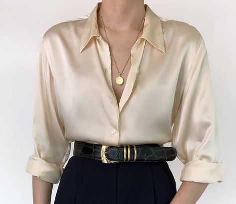 la femme dans l’art on Twitter: "silk blouses… " Silk Blouses, Looks Chic, 가을 패션, Blouse Outfit, Formal Outfit, Professional Outfits, Mode Inspiration, Elegant Outfit, Look Chic