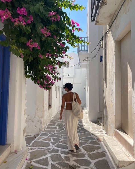 شرم الشيخ, Greece Pictures, Greece Outfit, Summer Poses, Summer Picture Poses, Skiathos, European Summer Outfits, Shotting Photo, Greece Vacation