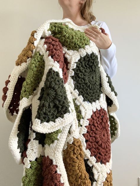 Crochet Granny Square Blanket Modern, Crochet Blanket Ideas Granny Squares, Sunburst Crochet Pattern, Cal Blanket Crochet Pattern, Sunflower Crochet Blanket Free Pattern, Goth Crochet Blanket, Modern Crochet Blanket Pattern Free, Farmhouse Crochet Blanket, Bulky Yarn Crochet Patterns Blanket