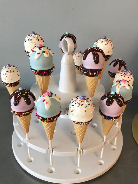 Ice Cream Cone Cake Pops, Cake Pop Recipe Easy, Ice Cream Cake Pops, Cake Pop Designs, Cosmetics Business, Cake Pop Decorating, Cake Ball, Birthday Cake Pops, Ice Cream Birthday Party