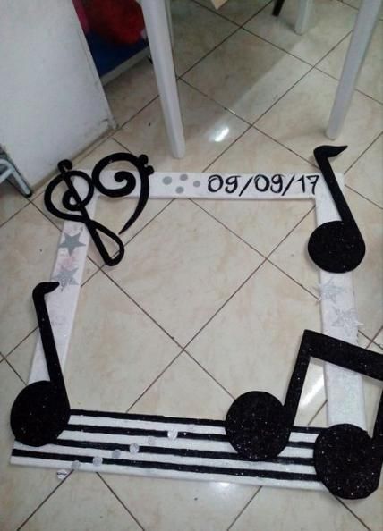 Music Themed Trunk Or Treat, Music Themed Party Ideas, Music Theme Decorations Ideas, Music Party Ideas Decoration, Saturday Night Fever Party Decorations, Music Themed Decorations, Choir Banquet Ideas, Music Decorations Party, Music Graduation Party Ideas