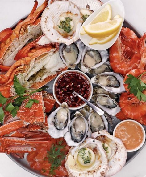 Fresh Seafood Platter, Seafood Dinner Party, Seafood Cocktail, Aussie Christmas, Christmas Feast, Seafood Platter, Party Food Platters, Christmas Lunch, Seafood Dinner