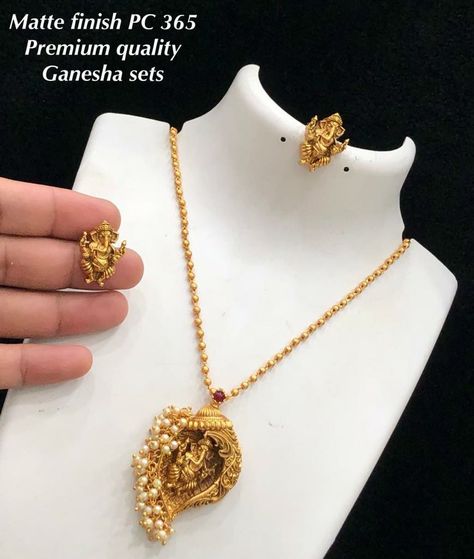 Online Gold Jewellery, Ganesh Ji, Gold Jewellery Design, Jewellery Design, Pendant Set, Gold Jewellery, Locket, Gold Jewelry, Gold Necklace