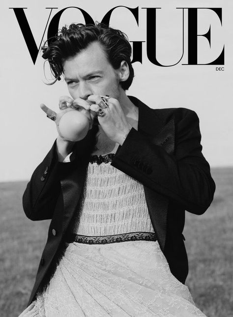 Harry Styles Vogue, Harry Styles Photoshoot, White Photo Wall, Grunge Posters, Posters For My Room, Harry Styles Poster, Black And White Photo Wall, Harry Styles Aesthetic, Harry Style