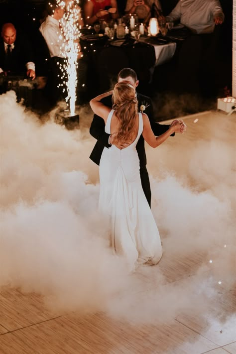 First Dance Fireworks, Smokey First Dance, Fog Machine First Dance, Wedding Fog Machine First Dance, Cold Sparks Wedding First Dance, Wedding Reception First Dance, Wedding Dance Photography, Wedding Dance Pictures, Last Dance Wedding