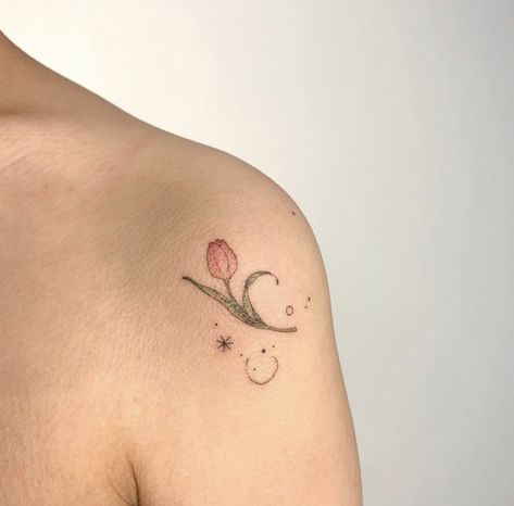 Pretty Collar Bone Tattoos, Rose Tattoo Hand, Tattoo Ideas For Female, Lily Calloway, Tattoos Henna, Tulip Tattoo, Cute Tiny Tattoos, Tattoo Designs For Men, Dainty Tattoos