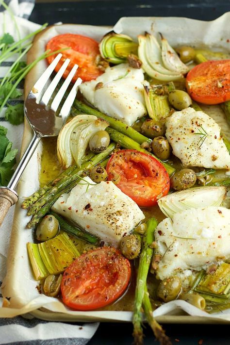 This Sheet Pan Mediterranean Cod is a quick and easy 20 minute hands-free dinner, loaded with veggies! Sheet Pan Mediterranean, Mediterranean Cod, Med Diet, Sheet Pan Suppers, Mediterranean Diet Meal Plan, Mediterranean Meals, Mediterranean Diet Plan, Cod Recipes, Sheet Pan Meals