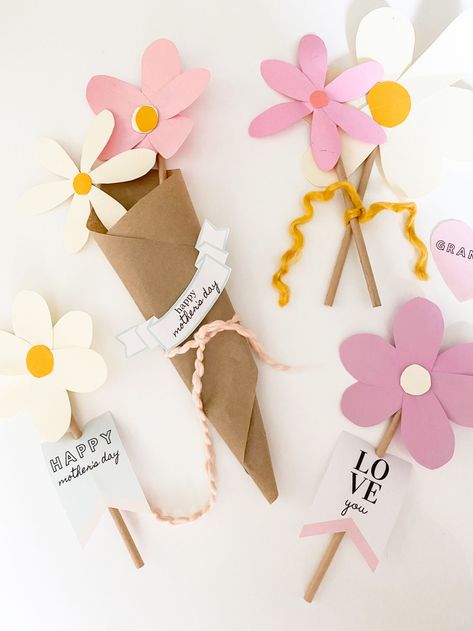 Mothers Day Crafts Preschool, Mothers Day Cards Craft, Easy Mother's Day Crafts, Diy Mother's Day Crafts, Mather Day, Mother's Day Activities, Mothers Day Crafts For Kids, Paper Flowers Craft, Paper Flower Bouquet