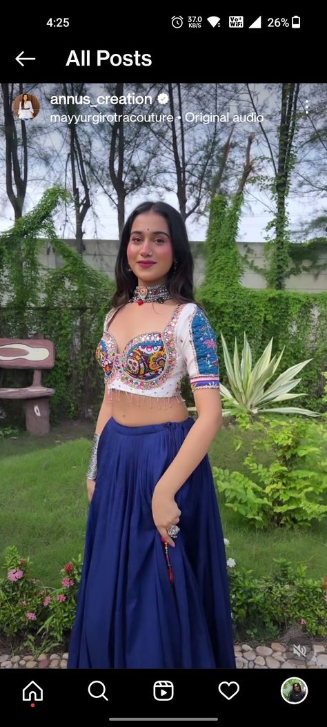 Blue Navratri Outfit, Bluse Latest Design Navratri, Navratri Choli Blouse Designs Latest, Chaniya Pattern For Navratri, Navratri Chaniya Choli 2023, Prachi Solanki Outfits, Blue Garba Outfit, Full Blouse Work Designs, Navratri Fusion Outfits 2023